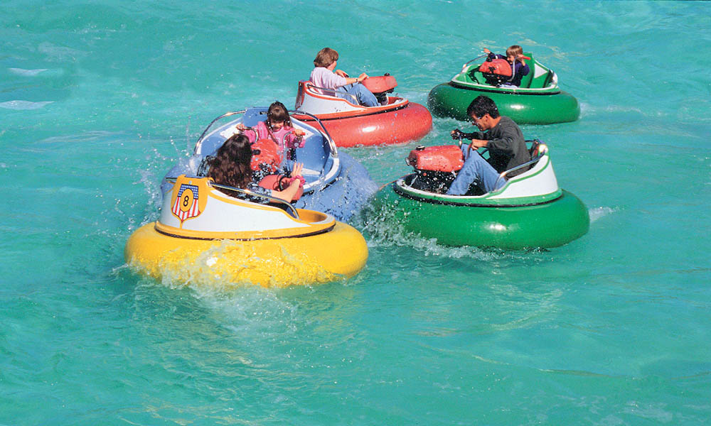 water bumper boat ride for water parks